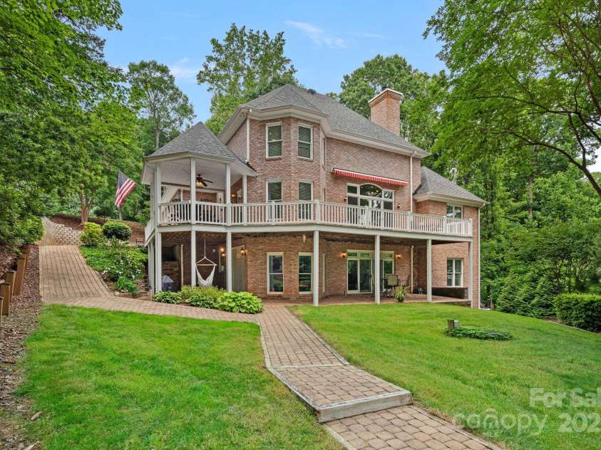 166 Pinnacle Shores Drive, Mooresville, NC 28117.  MLS# CAR4259986, YatesRealty ID 25031. 
