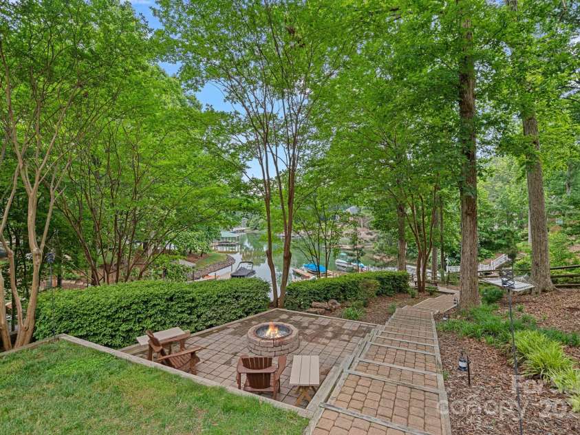 166 Pinnacle Shores Drive, Mooresville, NC 28117.  MLS# CAR4259986, YatesRealty ID 25031. 
