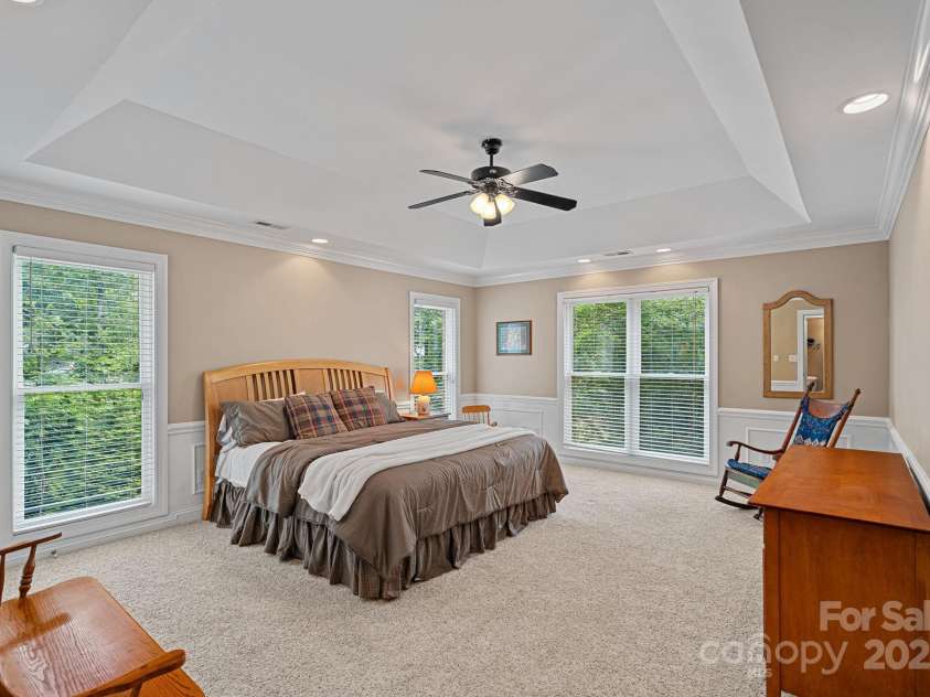 166 Pinnacle Shores Drive, Mooresville, NC 28117.  MLS# CAR4259986, YatesRealty ID 25031. Large Bedroom with shared bath to bunk room (flex space) perfect for in-laws or guests on lake level