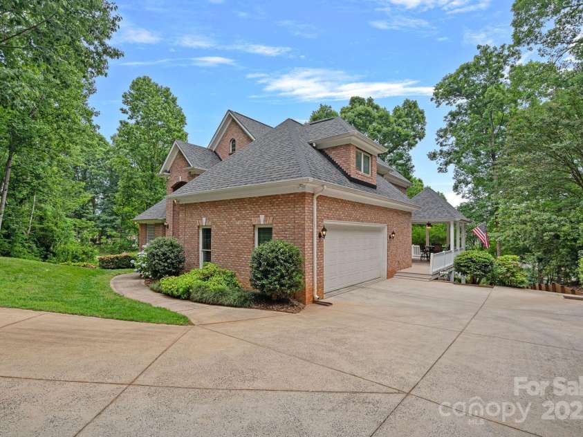 166 Pinnacle Shores Drive, Mooresville, NC 28117.  MLS# CAR4259986, YatesRealty ID 25031. Side view of home/garage and side entry off covered porch leading to kitchen