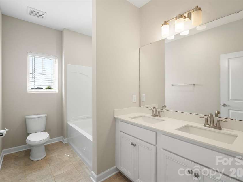 2017 Saxon Place, Fort Mill, SC 29715.  MLS# CAR4374406, YatesRealty ID 25032. 