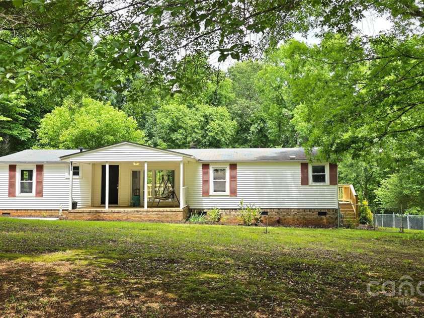 6140 Barclay Lane, Clover, SC 29710.  MLS# CAR4262607, YatesRealty ID 25032. 