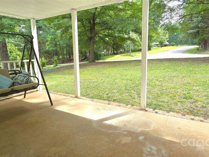 6140 Barclay Lane, Clover, SC 29710.  MLS# CAR4262607, YatesRealty ID 25032. 