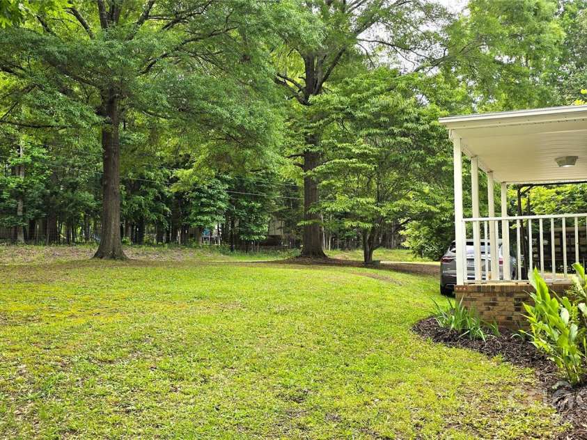 6140 Barclay Lane, Clover, SC 29710.  MLS# CAR4262607, YatesRealty ID 25032. 