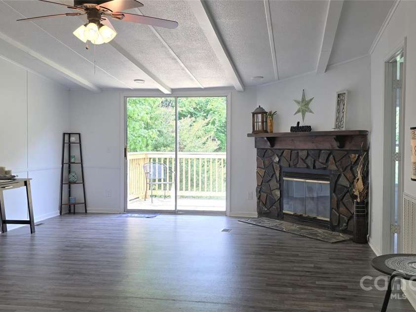 6140 Barclay Lane, Clover, SC 29710.  MLS# CAR4262607, YatesRealty ID 25032. 