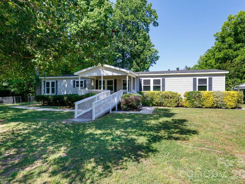 2967 Starnes Drive, Rock Hill, SC 29730.  MLS# CAR4384838, YatesRealty ID 25033. 