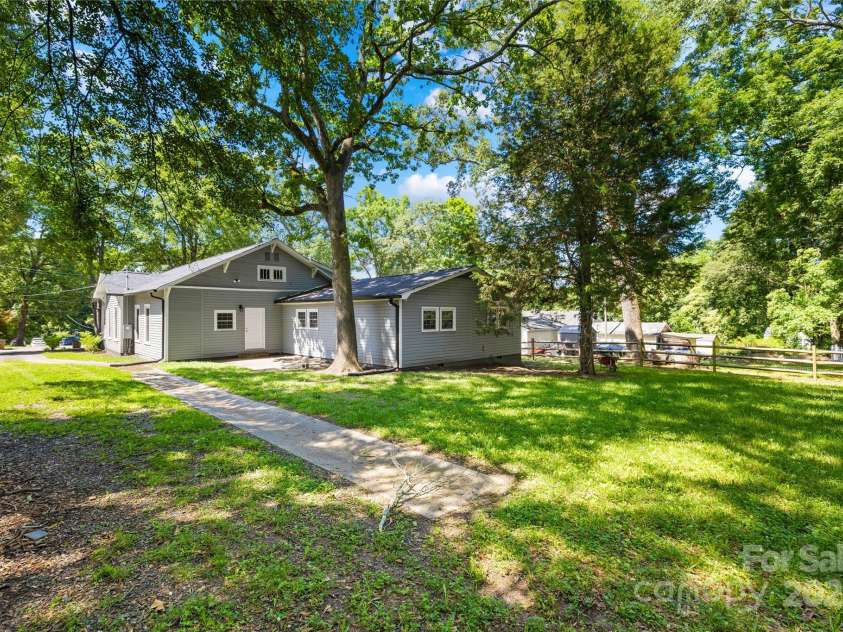 716 Graham Street, Shelby, NC 28150.  MLS# CAR4271654, YatesRealty ID 25033. 