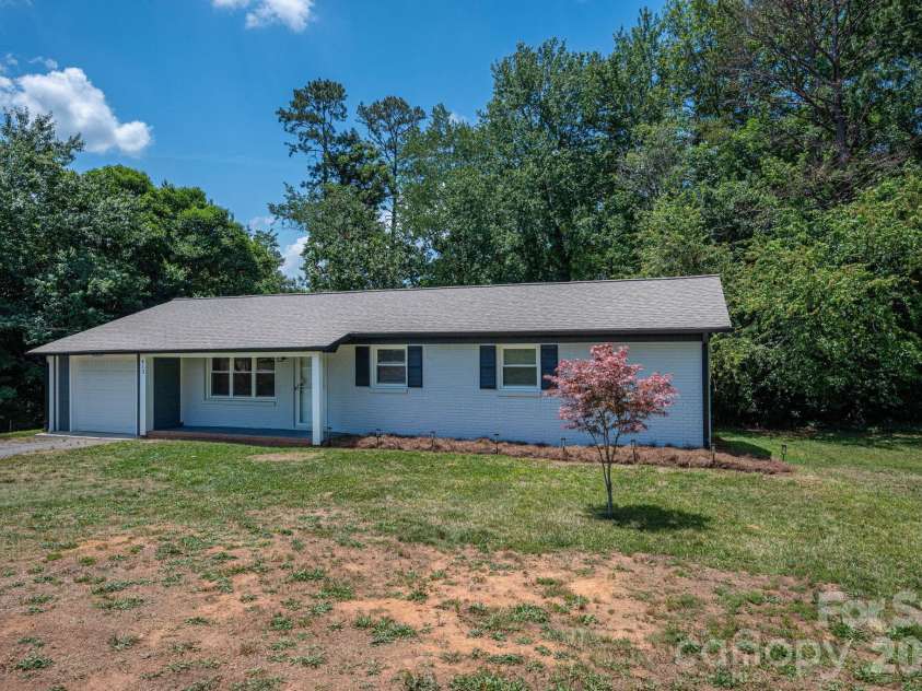 413 Bell Road, Kings Mountain, NC 28086.  MLS# CAR4384355, YatesRealty ID 25034. 