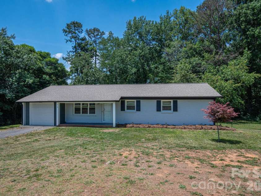 413 Bell Road, Kings Mountain, NC 28086.  MLS# CAR4384355, YatesRealty ID 25034. 