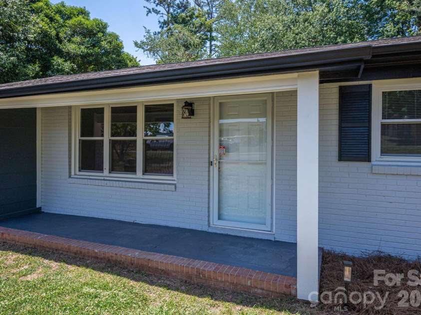 413 Bell Road, Kings Mountain, NC 28086.  MLS# CAR4384355, YatesRealty ID 25034. 