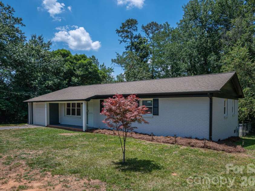 413 Bell Road, Kings Mountain, NC 28086.  MLS# CAR4384355, YatesRealty ID 25034. 
