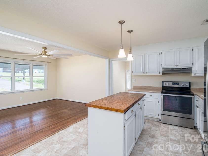 413 Bell Road, Kings Mountain, NC 28086.  MLS# CAR4384355, YatesRealty ID 25034. 