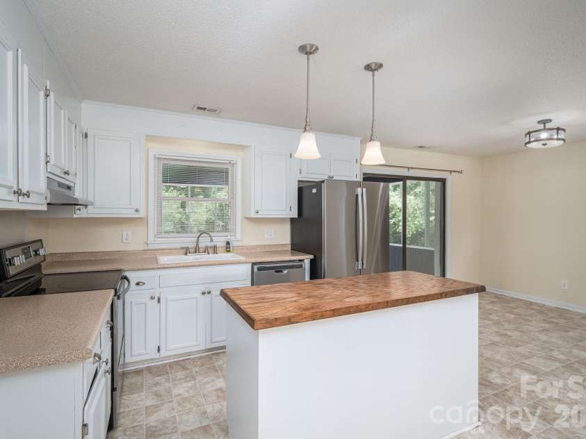 413 Bell Road, Kings Mountain, NC 28086.  MLS# CAR4384355, YatesRealty ID 25034. 