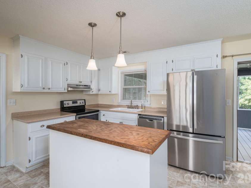 413 Bell Road, Kings Mountain, NC 28086.  MLS# CAR4384355, YatesRealty ID 25034. 