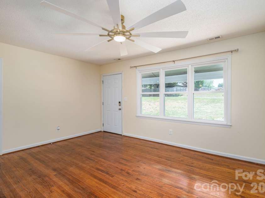 413 Bell Road, Kings Mountain, NC 28086.  MLS# CAR4384355, YatesRealty ID 25034. 