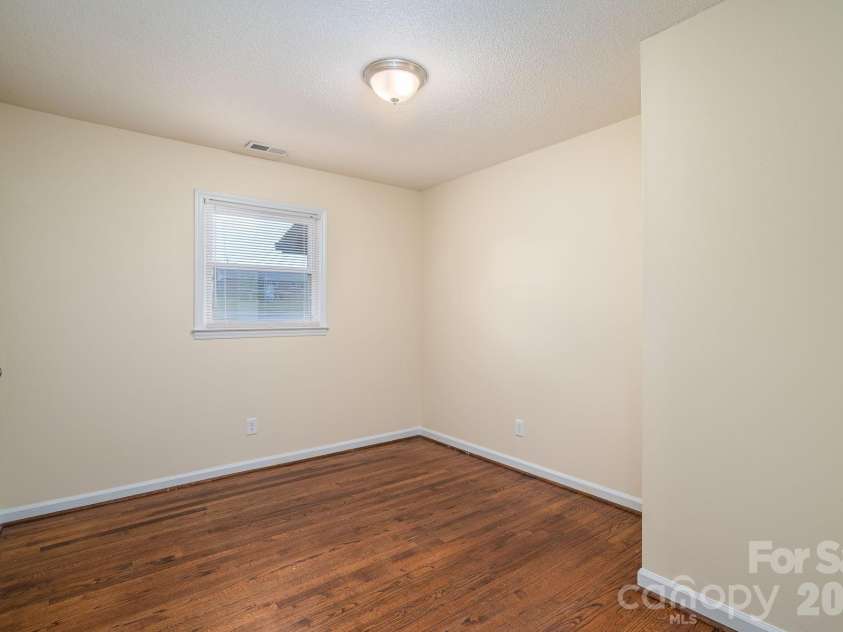 413 Bell Road, Kings Mountain, NC 28086.  MLS# CAR4384355, YatesRealty ID 25034. 
