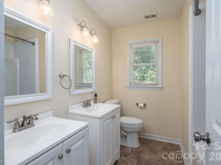 413 Bell Road, Kings Mountain, NC 28086.  MLS# CAR4384355, YatesRealty ID 25034. 