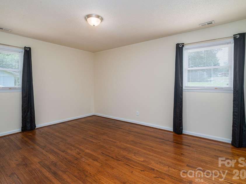 413 Bell Road, Kings Mountain, NC 28086.  MLS# CAR4384355, YatesRealty ID 25034. 