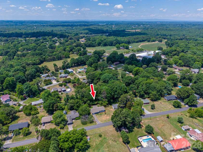 413 Bell Road, Kings Mountain, NC 28086.  MLS# CAR4384355, YatesRealty ID 25034. 