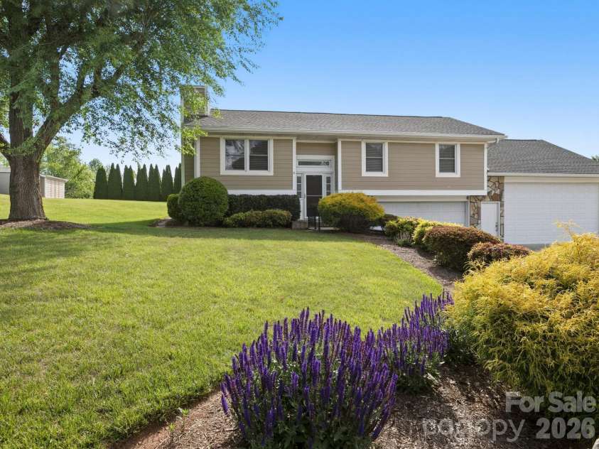 3 Fieldcrest Drive, Candler, NC 28715.  MLS# CAR4379403, YatesRealty ID 25035. 