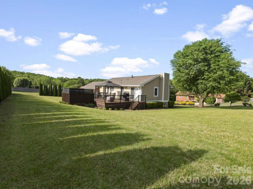 3 Fieldcrest Drive, Candler, NC 28715.  MLS# CAR4379403, YatesRealty ID 25035. 