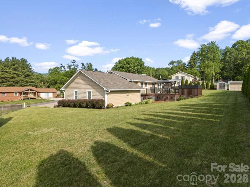3 Fieldcrest Drive, Candler, NC 28715.  MLS# CAR4379403, YatesRealty ID 25035. 