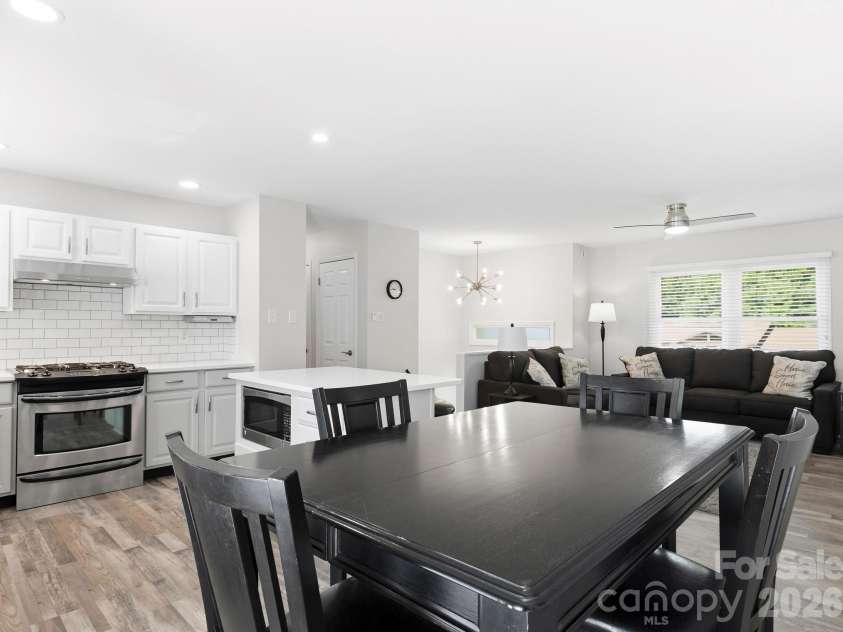 3 Fieldcrest Drive, Candler, NC 28715.  MLS# CAR4379403, YatesRealty ID 25035. Clean, bright, and open!