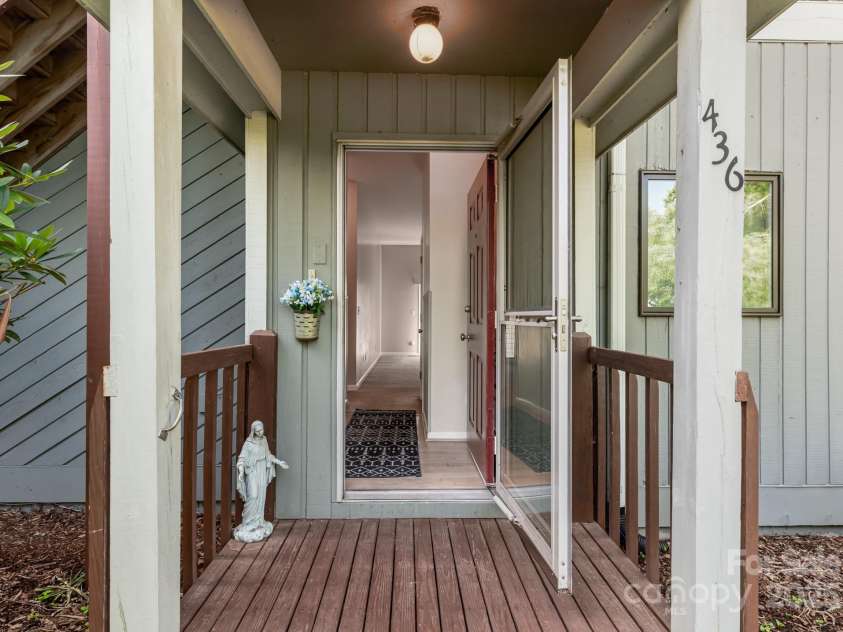 436 Windswept Drive, Asheville, NC 28801.  MLS# CAR4279348, YatesRealty ID 25036. 