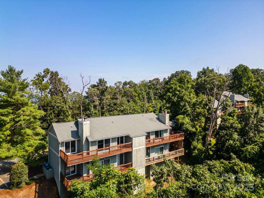 436 Windswept Drive, Asheville, NC 28801.  MLS# CAR4279348, YatesRealty ID 25036. 