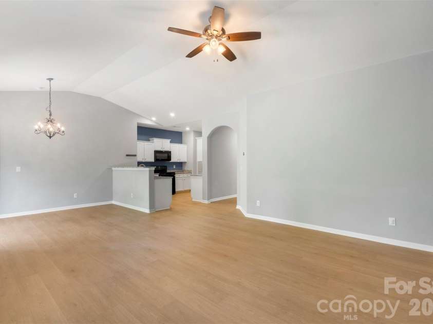7318 Cuddington Drive, Charlotte, NC 28215.  MLS# CAR4382332, YatesRealty ID 25036. 