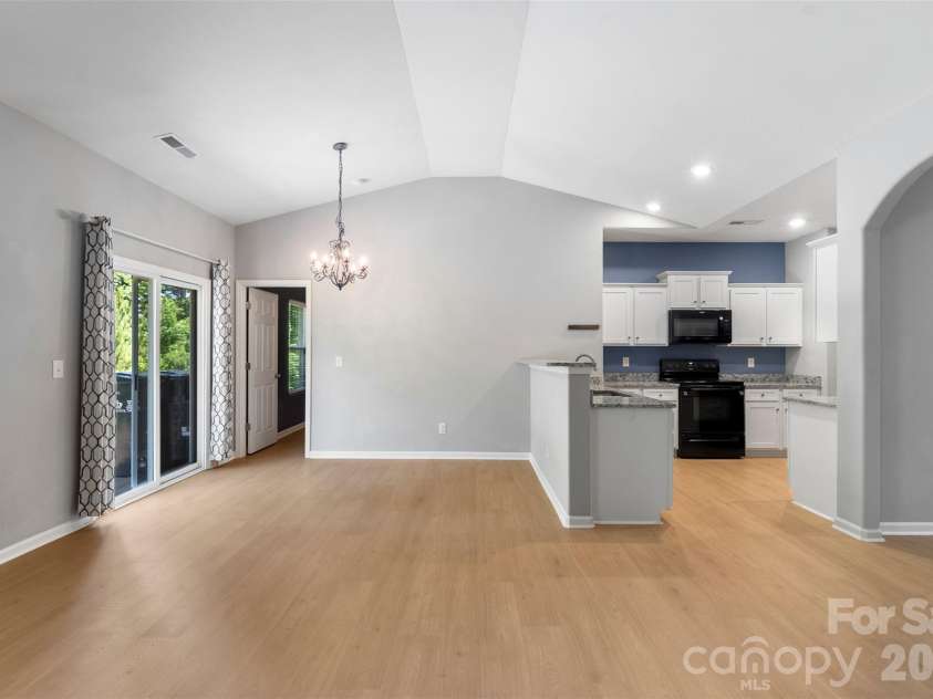 7318 Cuddington Drive, Charlotte, NC 28215.  MLS# CAR4382332, YatesRealty ID 25036. 
