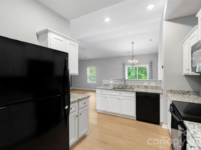 7318 Cuddington Drive, Charlotte, NC 28215.  MLS# CAR4382332, YatesRealty ID 25036. 