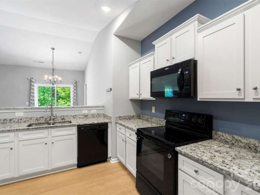 7318 Cuddington Drive, Charlotte, NC 28215.  MLS# CAR4382332, YatesRealty ID 25036. 