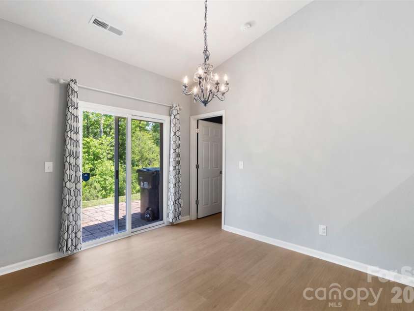 7318 Cuddington Drive, Charlotte, NC 28215.  MLS# CAR4382332, YatesRealty ID 25036. 