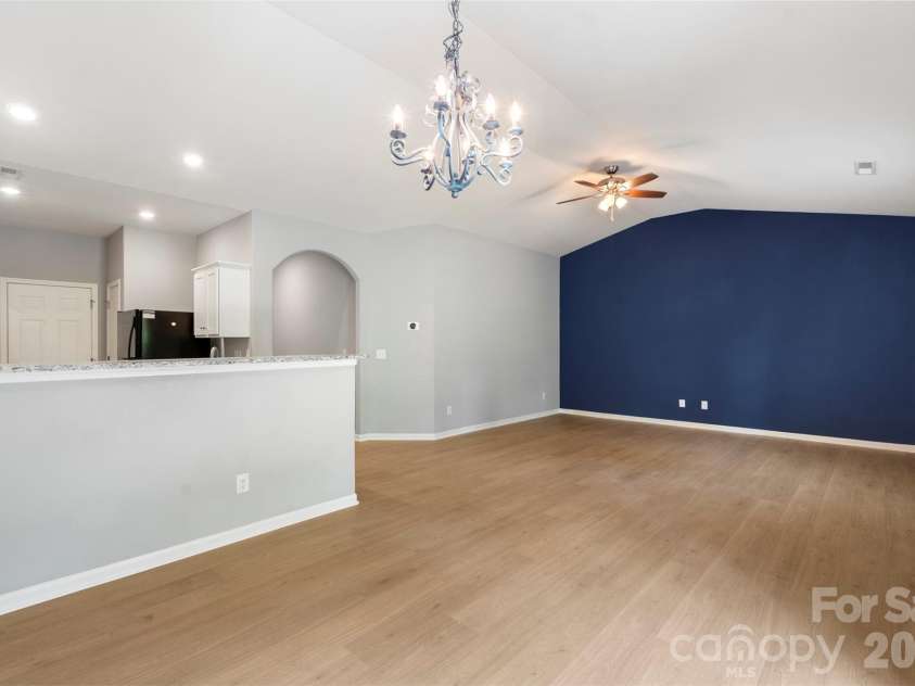 7318 Cuddington Drive, Charlotte, NC 28215.  MLS# CAR4382332, YatesRealty ID 25036. 