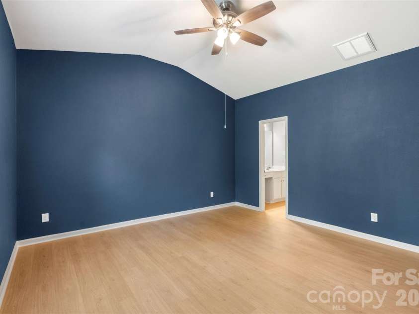 7318 Cuddington Drive, Charlotte, NC 28215.  MLS# CAR4382332, YatesRealty ID 25036. 