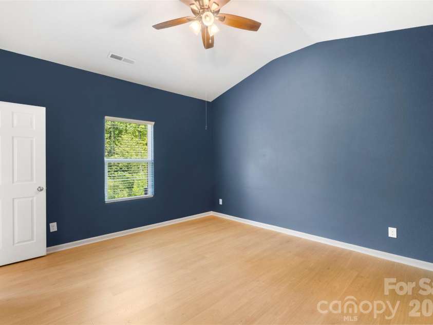 7318 Cuddington Drive, Charlotte, NC 28215.  MLS# CAR4382332, YatesRealty ID 25036. 
