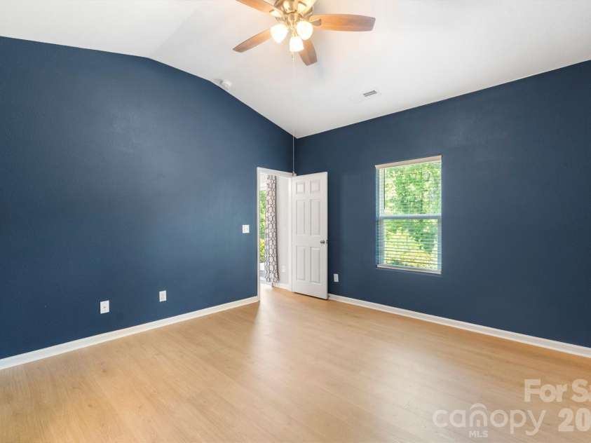 7318 Cuddington Drive, Charlotte, NC 28215.  MLS# CAR4382332, YatesRealty ID 25036. 