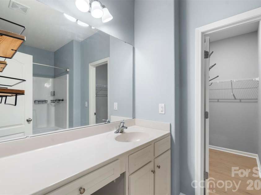 7318 Cuddington Drive, Charlotte, NC 28215.  MLS# CAR4382332, YatesRealty ID 25036. 