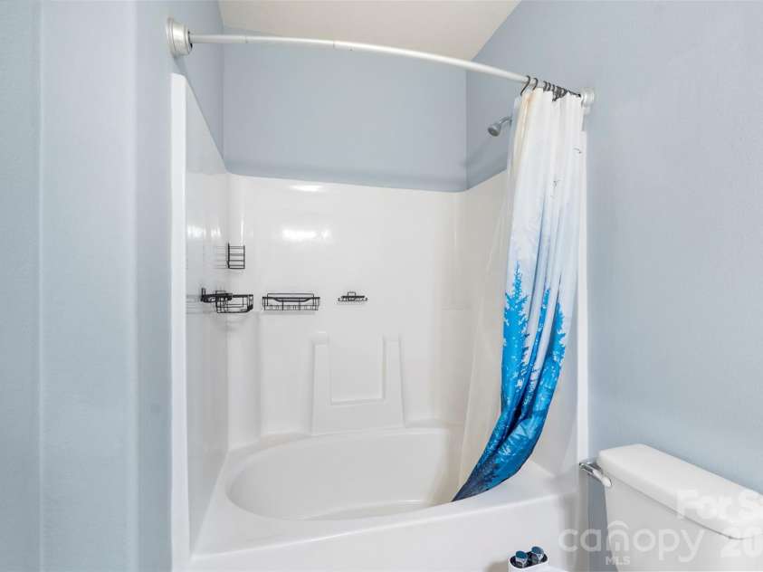 7318 Cuddington Drive, Charlotte, NC 28215.  MLS# CAR4382332, YatesRealty ID 25036. 