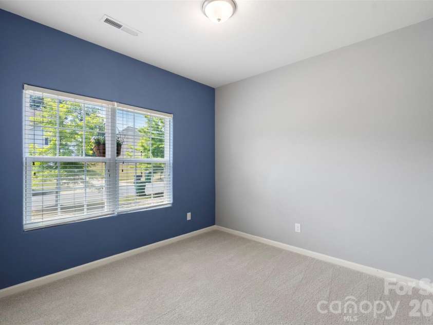 7318 Cuddington Drive, Charlotte, NC 28215.  MLS# CAR4382332, YatesRealty ID 25036. 