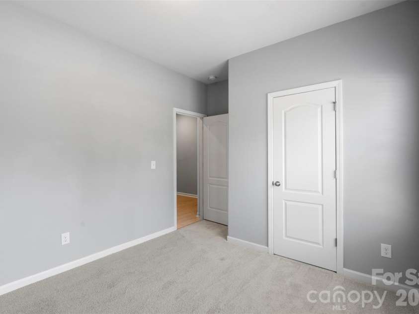 7318 Cuddington Drive, Charlotte, NC 28215.  MLS# CAR4382332, YatesRealty ID 25036. 