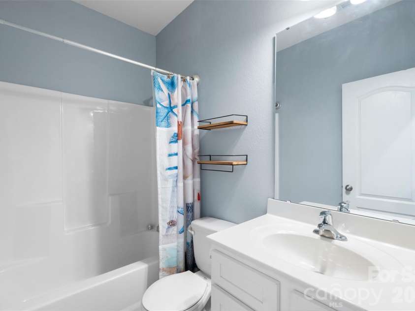 7318 Cuddington Drive, Charlotte, NC 28215.  MLS# CAR4382332, YatesRealty ID 25036. 