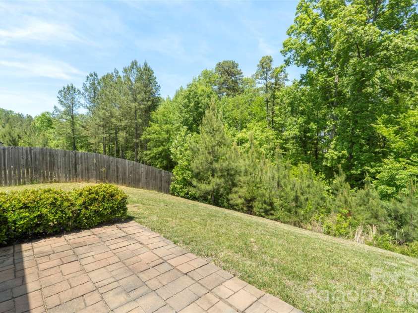 7318 Cuddington Drive, Charlotte, NC 28215.  MLS# CAR4382332, YatesRealty ID 25036. 
