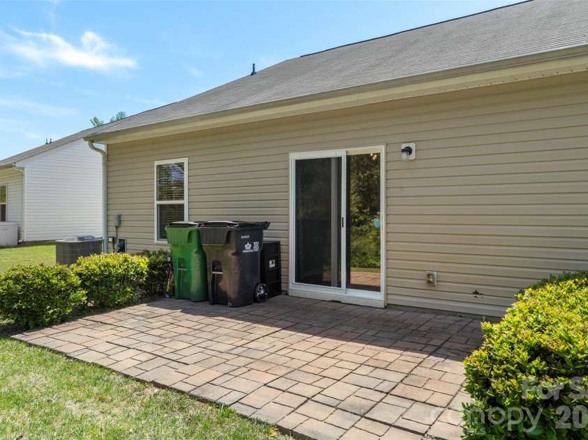 7318 Cuddington Drive, Charlotte, NC 28215.  MLS# CAR4382332, YatesRealty ID 25036. 
