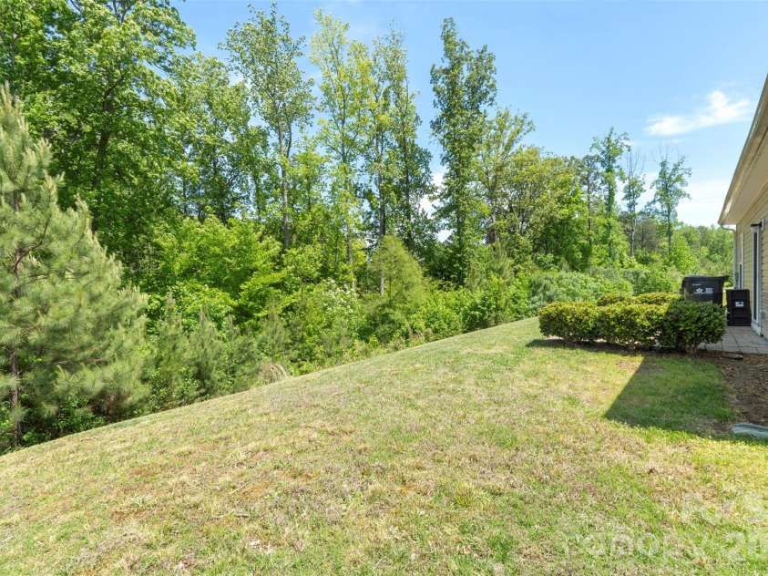 7318 Cuddington Drive, Charlotte, NC 28215.  MLS# CAR4382332, YatesRealty ID 25036. 