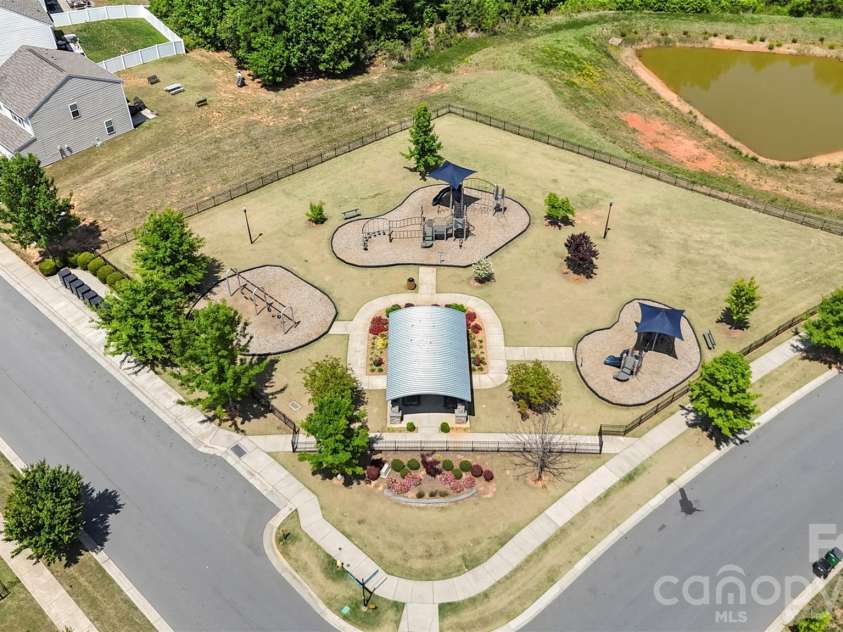 7318 Cuddington Drive, Charlotte, NC 28215.  MLS# CAR4382332, YatesRealty ID 25036. 