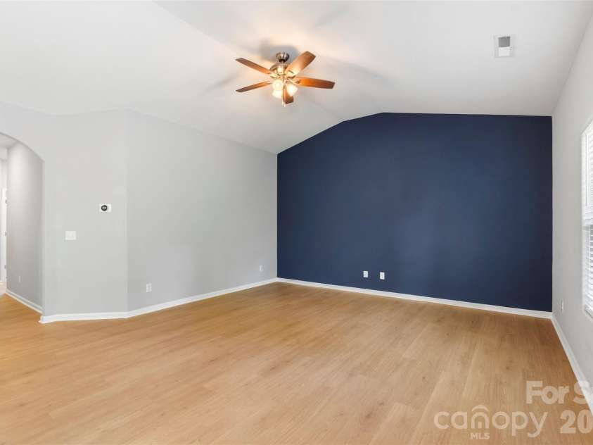 7318 Cuddington Drive, Charlotte, NC 28215.  MLS# CAR4382332, YatesRealty ID 25036. Accent Wall Color is Indigo.