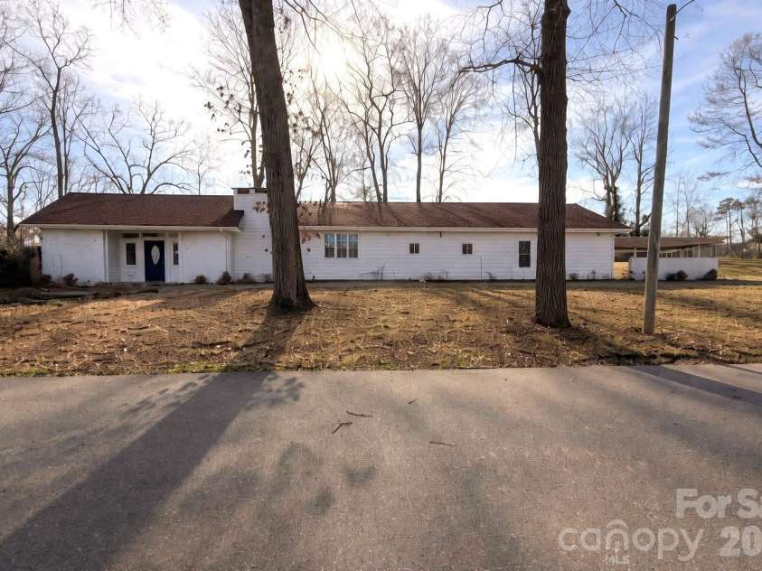 1010 Wesley Street, Shelby, NC 28150.  MLS# CAR4349156, YatesRealty ID 25037. 