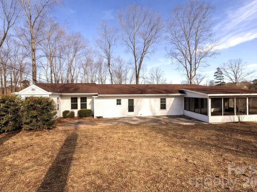 1010 Wesley Street, Shelby, NC 28150.  MLS# CAR4349156, YatesRealty ID 25037. 